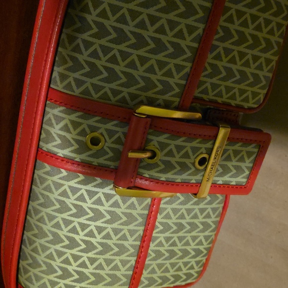 NWT-MICHAEL Michael Kors
Colby Medium MK2000 Logo Jacquard Shoulder Bag - Picture 3 of 5